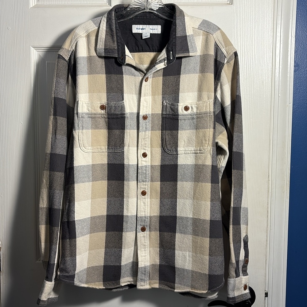 Old Navy Men’s Flannel Gray and Tan Beige Checkered Shirt XL